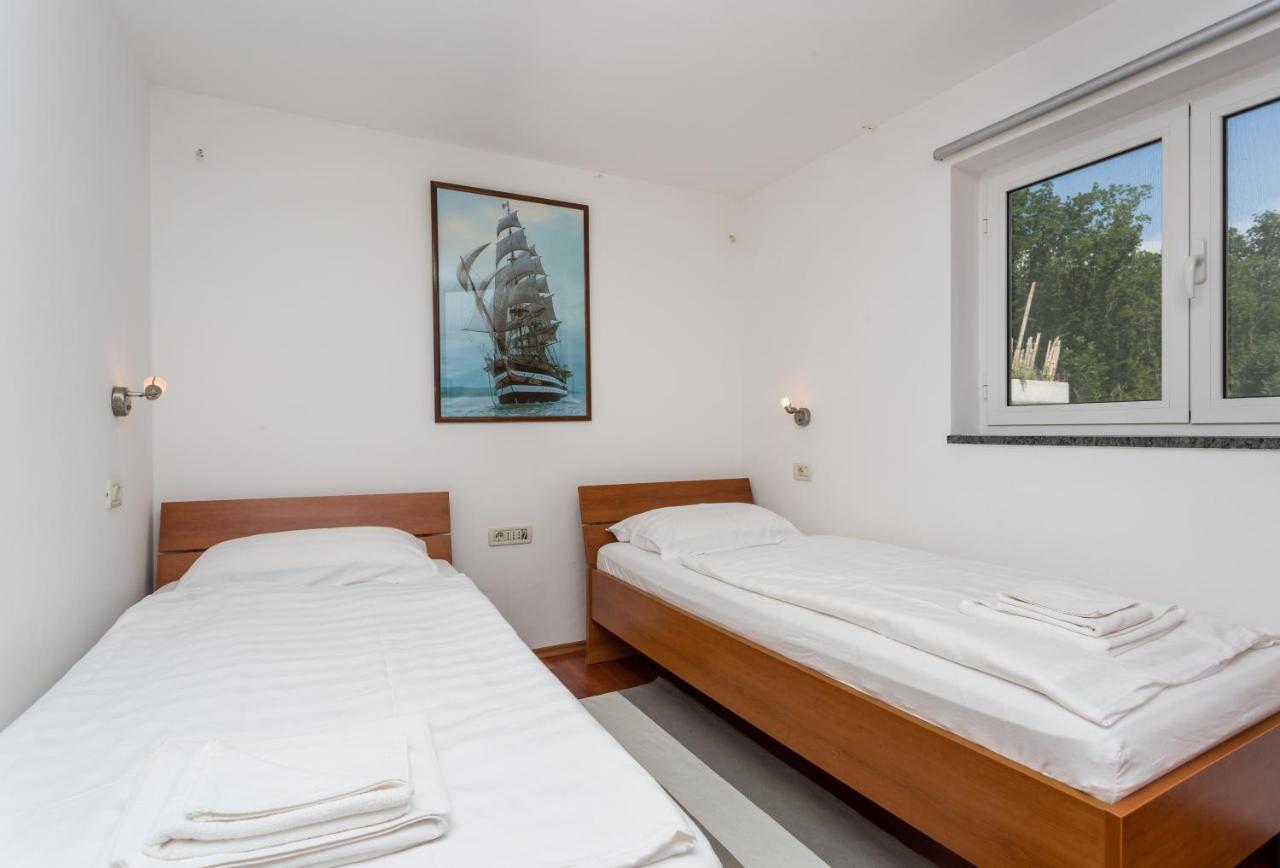 Molnar Resort Apartment Sergej Brzac Exteriör bild